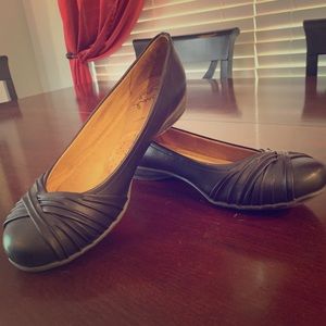 Size 9.5 Women’s Black Natural Soul Girly Flats